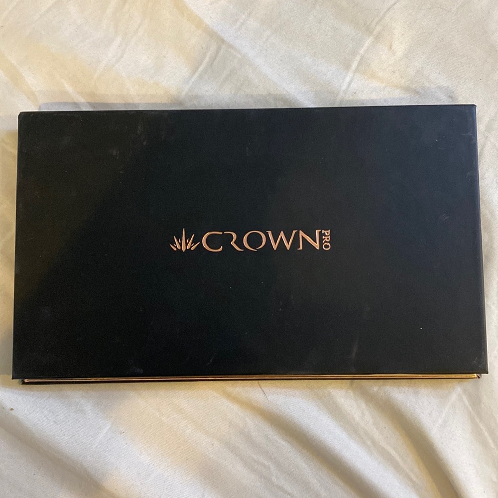 Crown pro palette